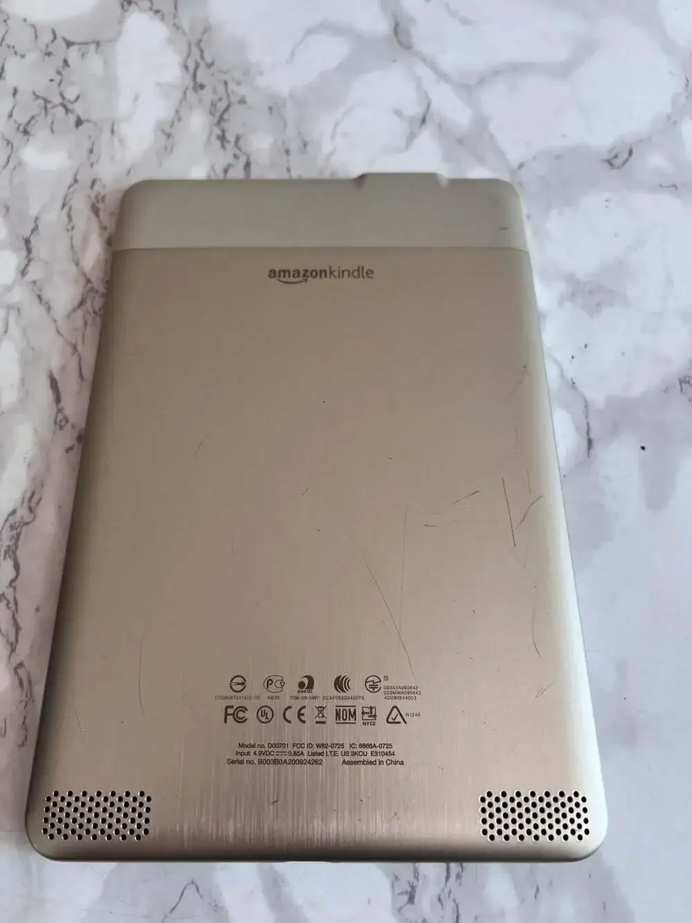 Amazon Kindle 2nd Generation E-Reader (Model D00701)